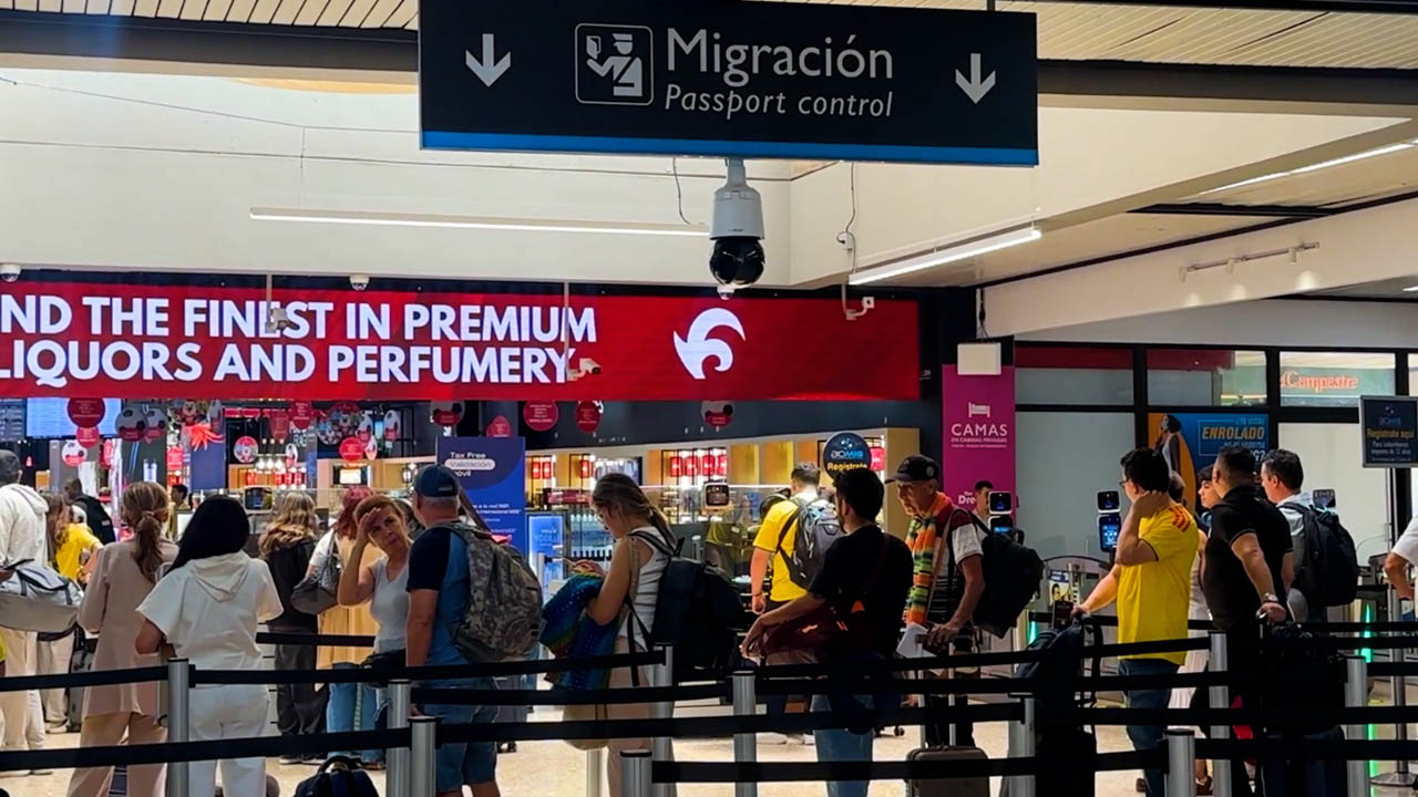 Imagen de Migración en el aeropuerto