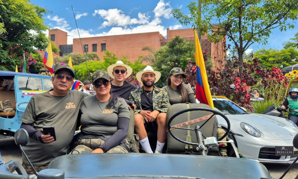 Imagen de asistentes a Desfile Héroes de mi Patria