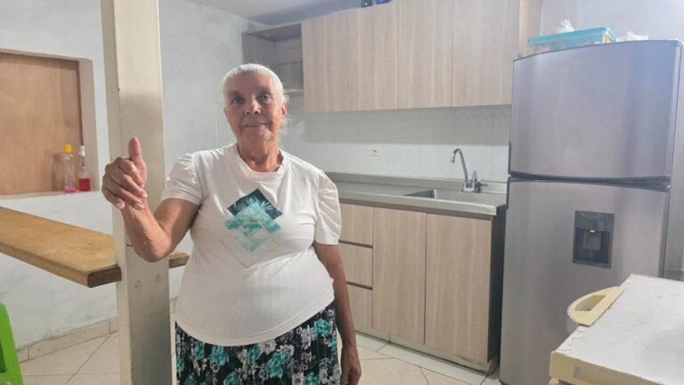 Imagen de beneficiaria de mejoramiento de vivienda