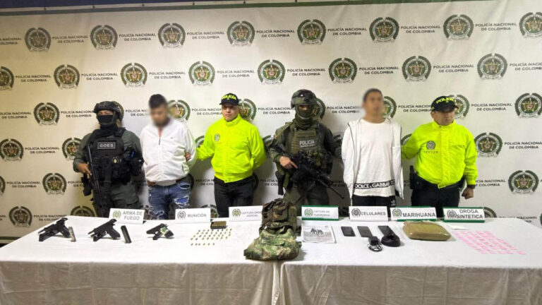 Imagen de capturados con policías