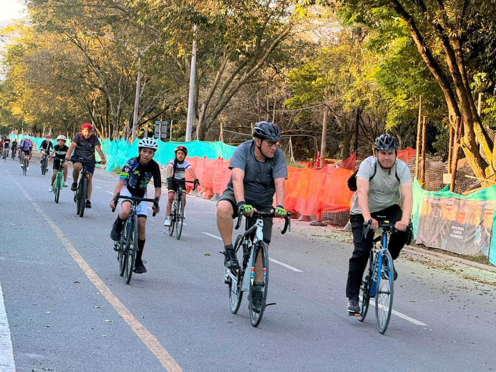 Imagen de ciclistas en pista multipropósito del Aeroparque