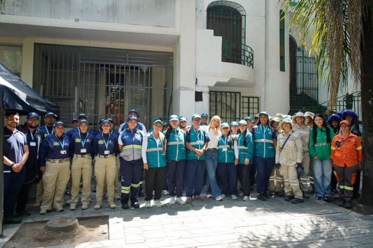Imagen de grupo de funcionarios