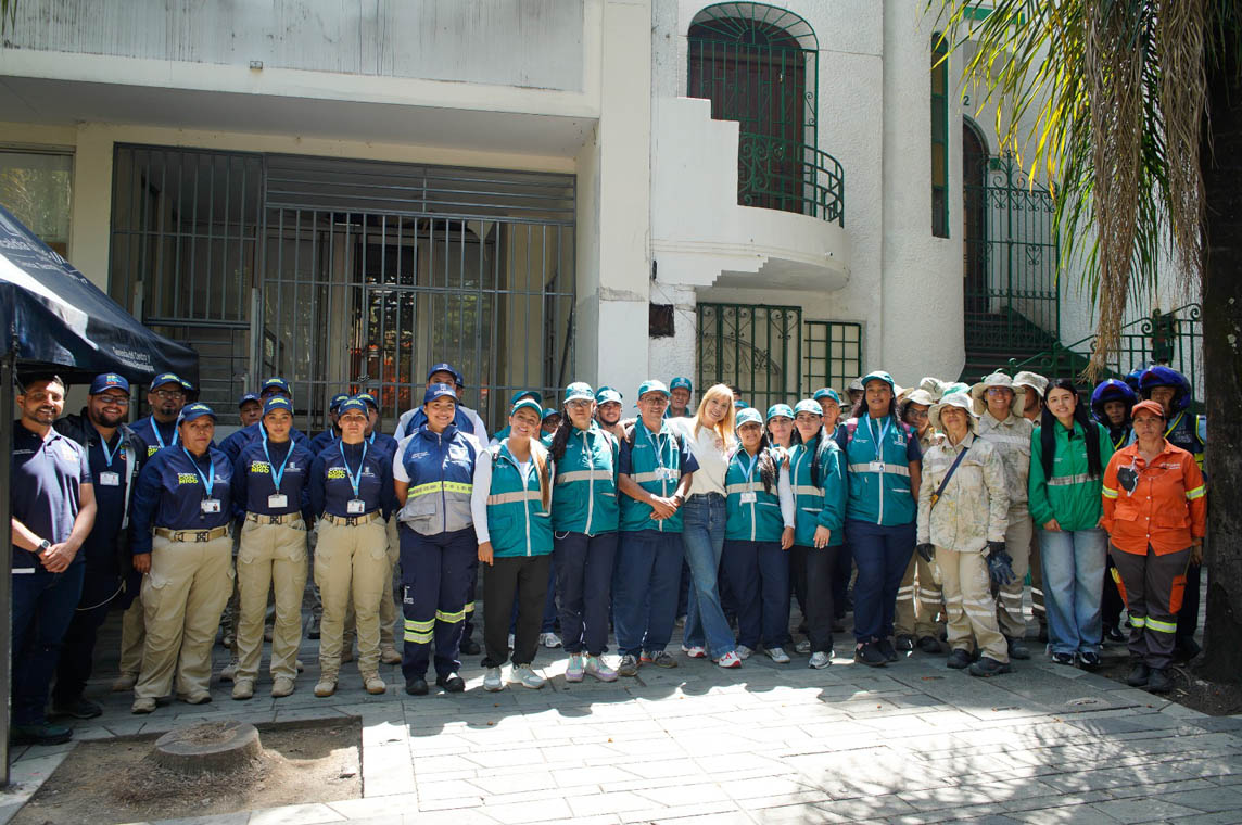 Imagen de grupo de funcionarios