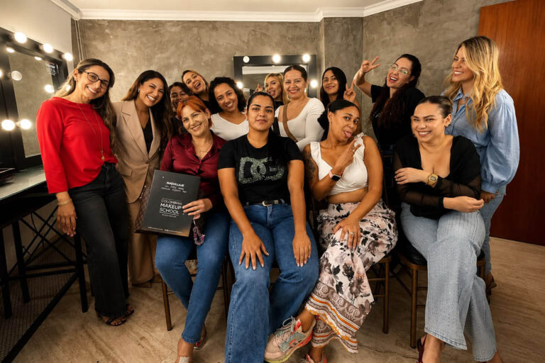 Imagen de grupo de mujeres sonrientes