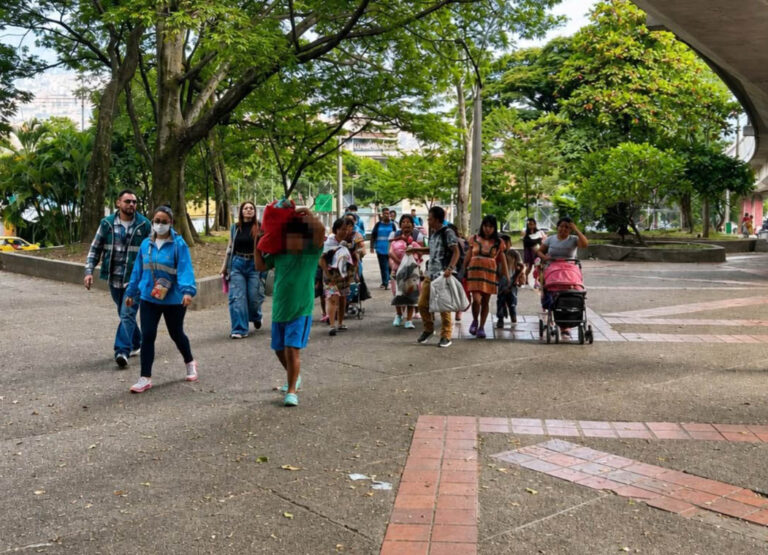 Imagen de integrantes de la comunidad embera katío desplazada del Chocó