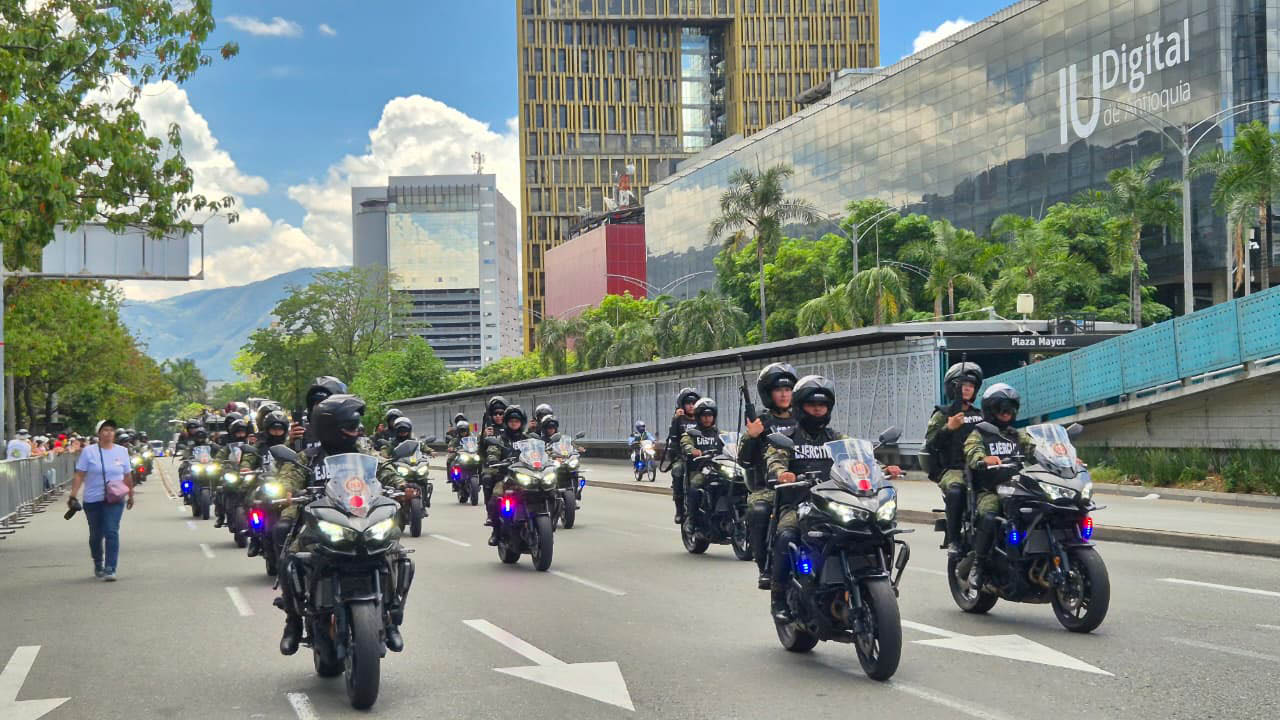 Imagen de soldados motorizados en el Desfile Héroes de mi Patria