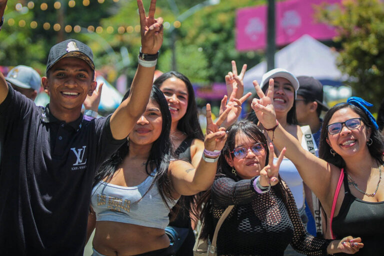 Imagen de un grupo de jóvenes