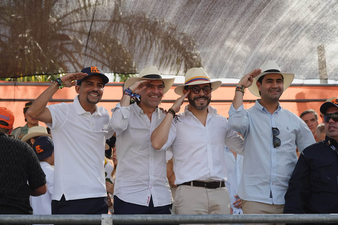 Imagen del alcalde, Federico Gutiérrez, con el gobernado de Antioquia, Andrés Julián Rendón y el presidente Abelardo de La Espriella 3