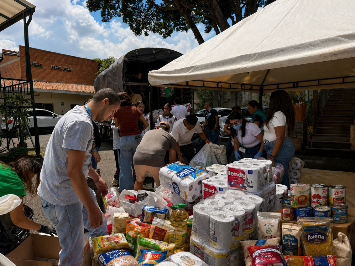 Imagen donaciones para enviar desde Medellín a las comunidades afectadas por el sismo (4)