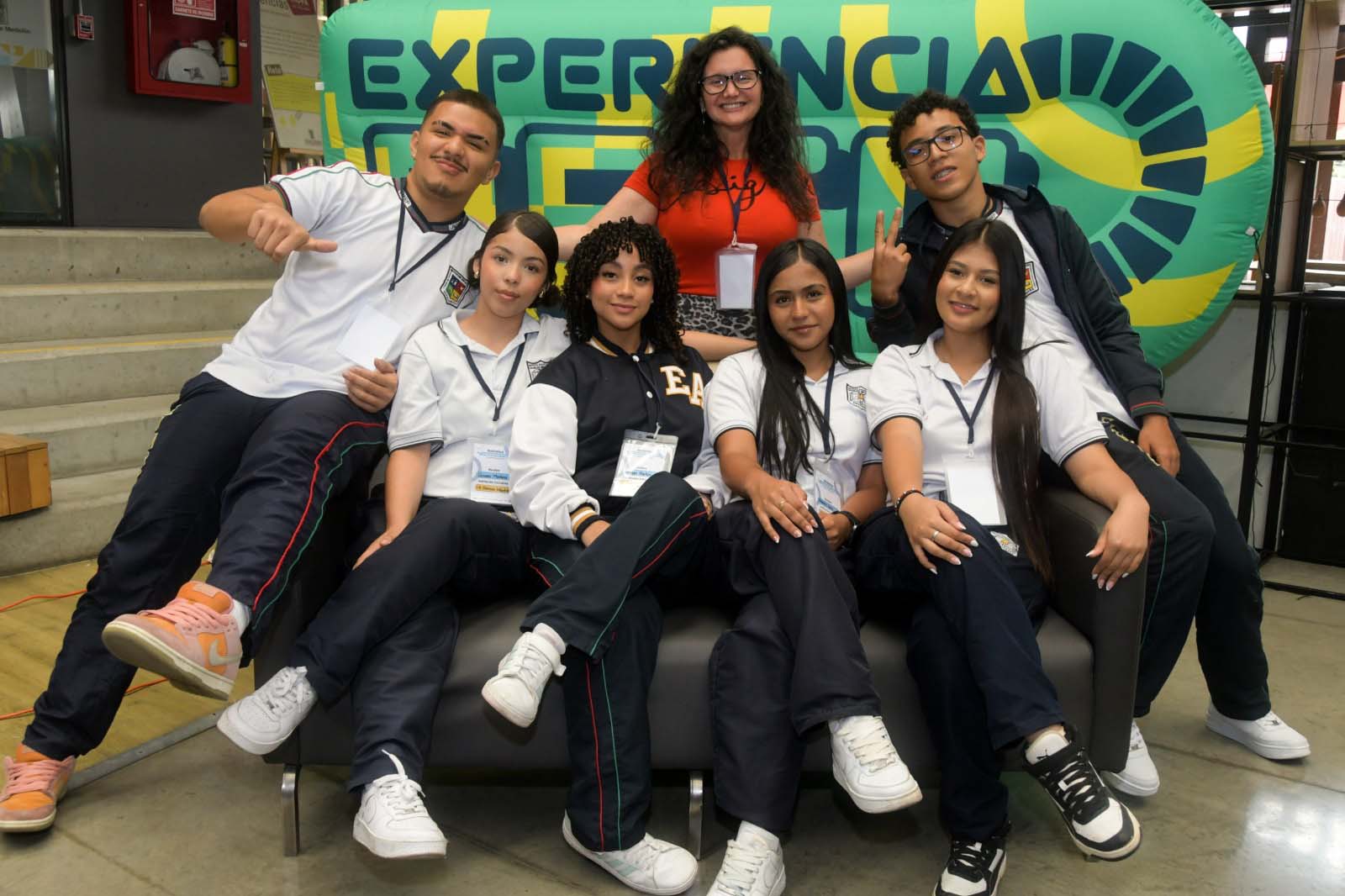 Estudiantes y docentes crearon soluciones con inteligencia artificial Imagen estudiantes y docentes crearon soluciones con inteligencia artificial (2)