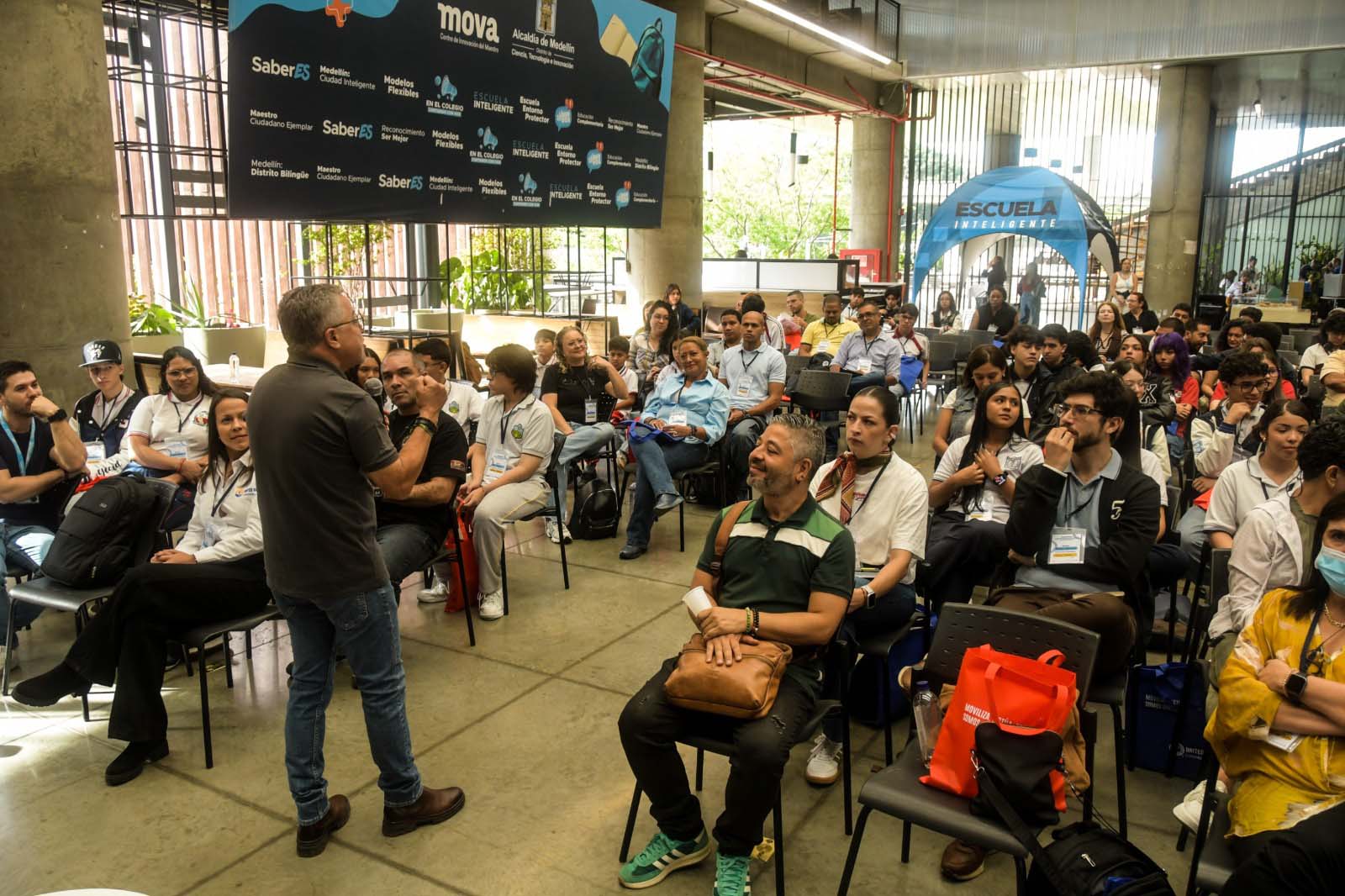 Estudiantes y docentes crearon soluciones con inteligencia artificial Imagen estudiantes y docentes crearon soluciones con inteligencia artificial (4)