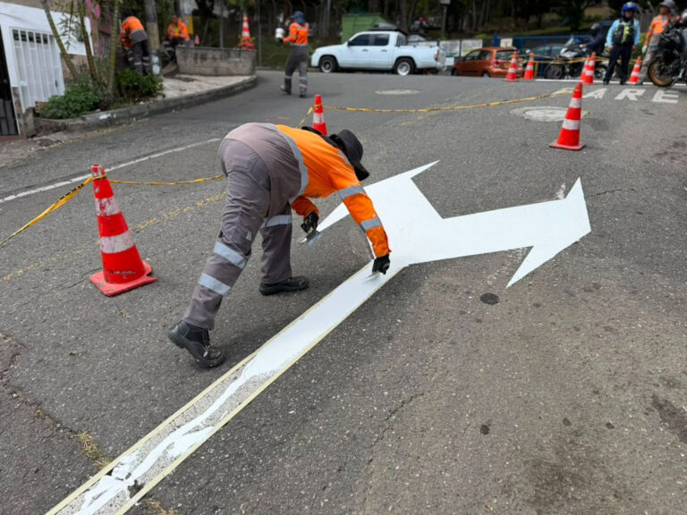 Imagen nuevos sentidos viales y cruces semaforizados mejora la movilidad en el centro oriente (5)