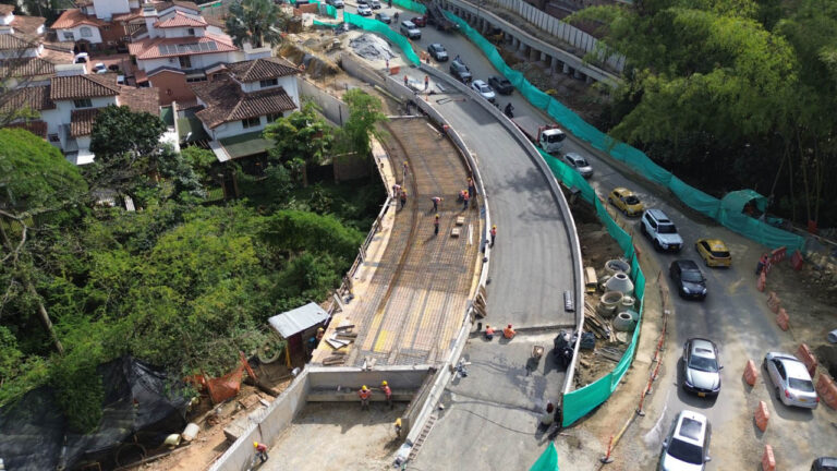 Imagen panorámica obras en intercambio vial de la avenida 34 con la loma de Los González