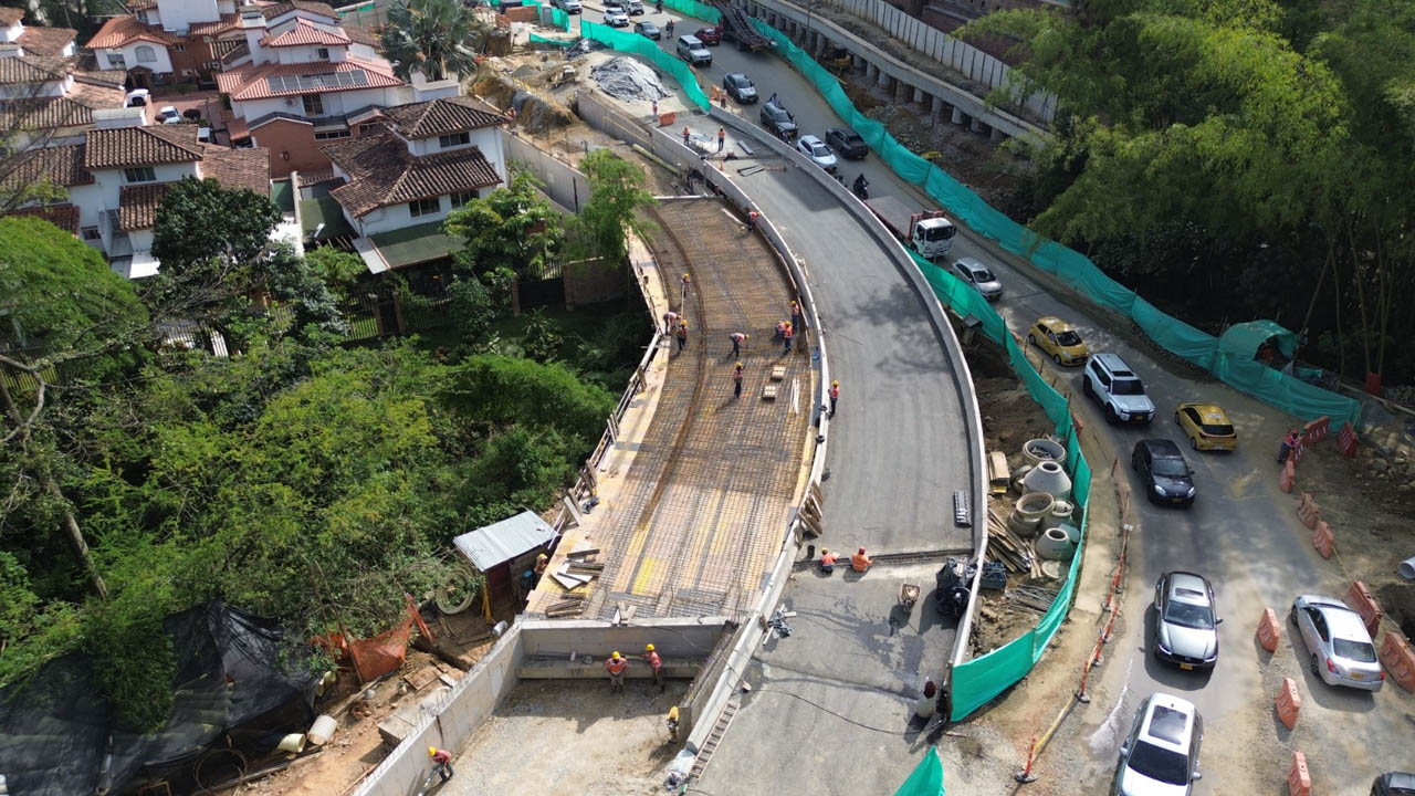 Imagen panorámica obras en intercambio vial de la avenida 34 con la loma de Los González