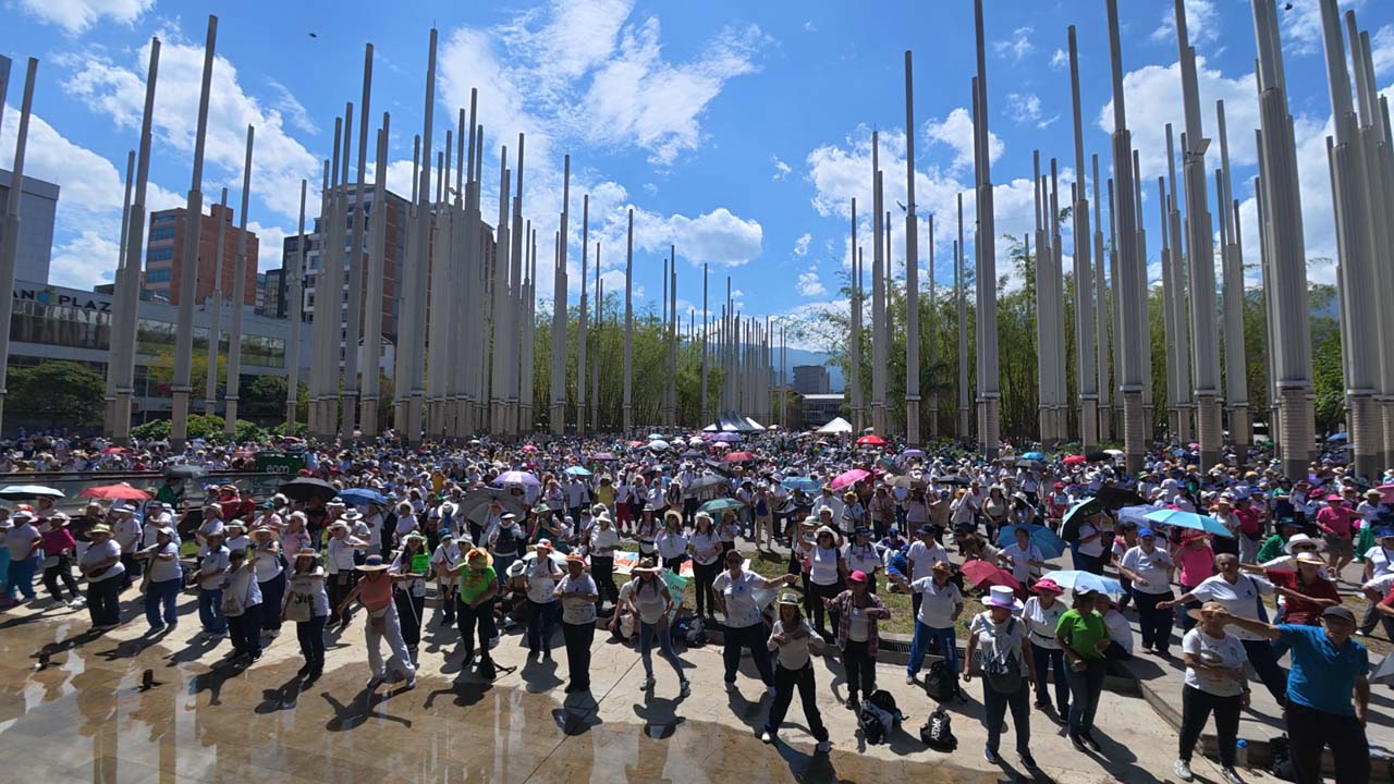 Imagen personas mayores en una jornada de bienestar, reconocimiento y participación