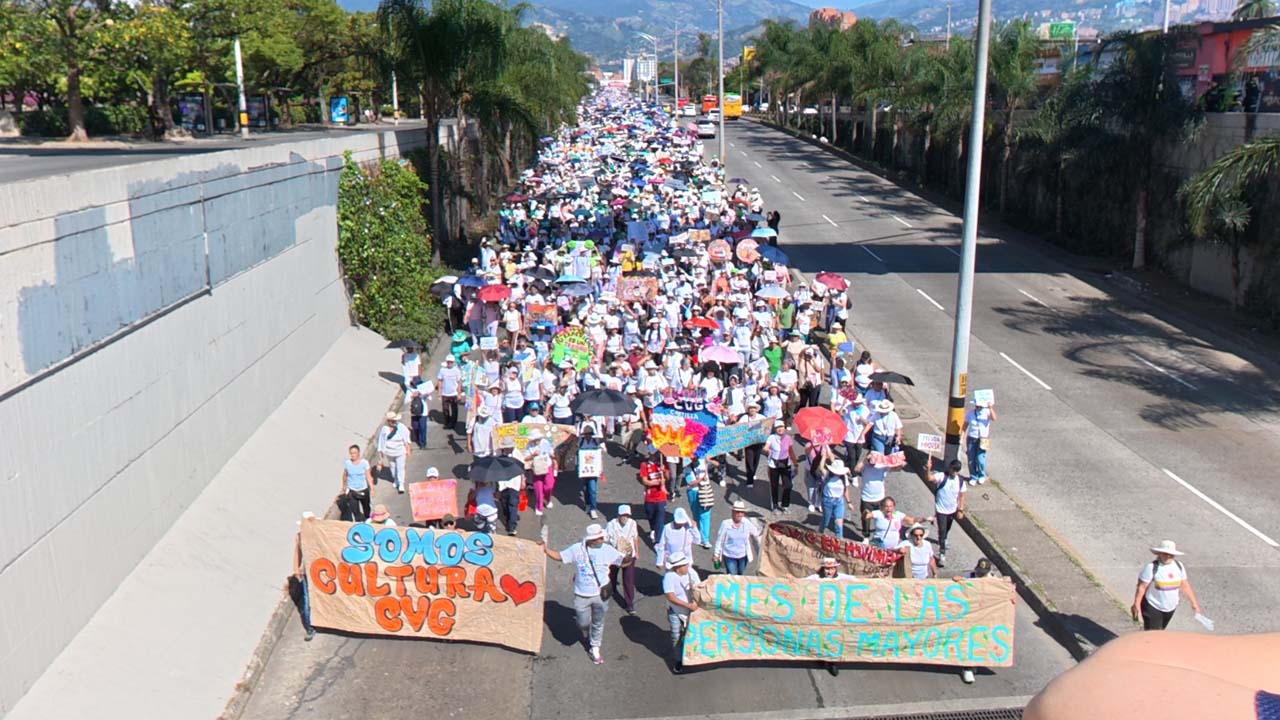 Imagen personas mayores en una jornada de bienestar, reconocimiento y participación