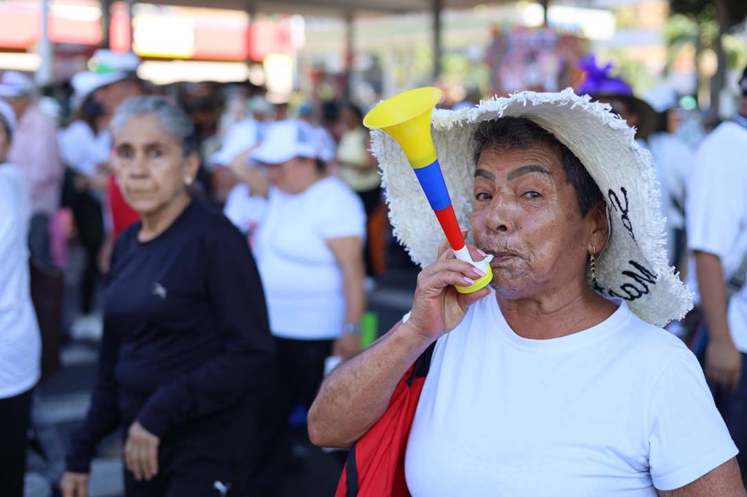 Imagen personas mayores en una jornada de bienestar, reconocimiento y participación