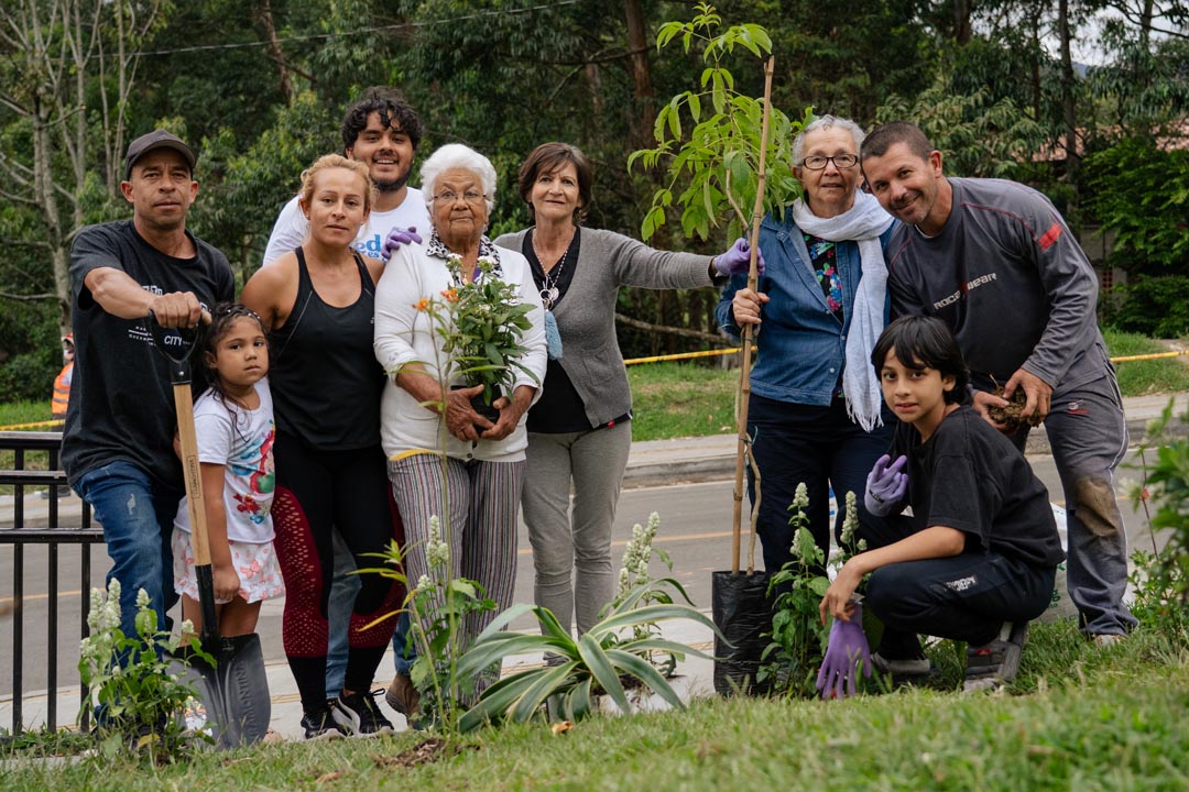 Vecinos de Ventto participan en un Laboratorio de Cultura Ciudadana con una jornada de siembra cuidando