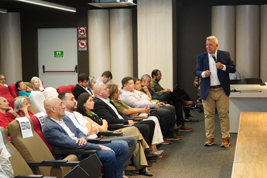 Administrador del Patrimonio Escindido de Empresas Varias de Medellín (APEV)