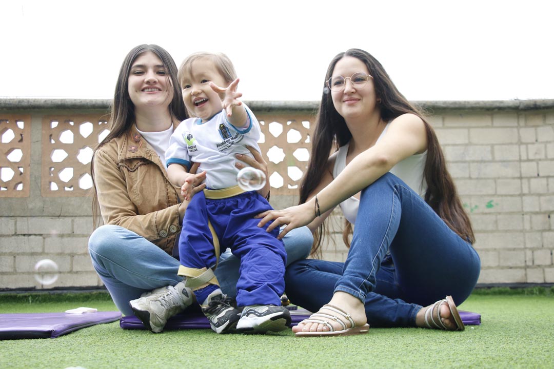 Emiliano da sus primeros pasos