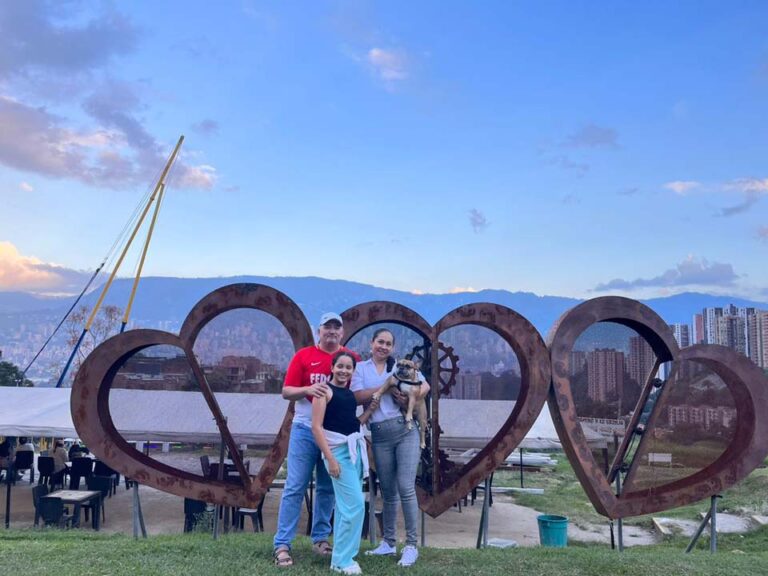 Rosy y su familia en un día de esparcimiento.  