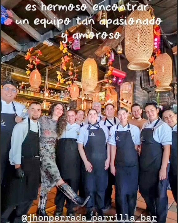 isita Maleja con el equipo de trabajo
