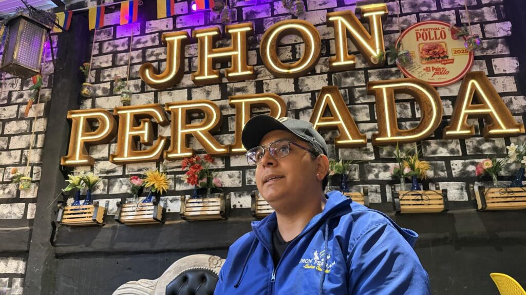Jhon Perrada en su local Jhon Perrada