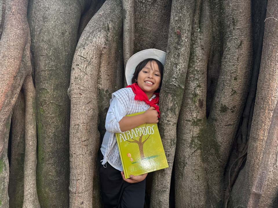 Imagen Miguel Ángel en árbol