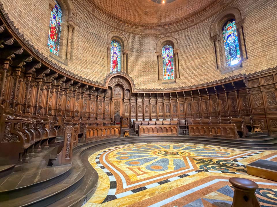 Interior de la Catedral Metropolitana de Medellín Imagen dentro de la Catedral Metropolitana de Medellín