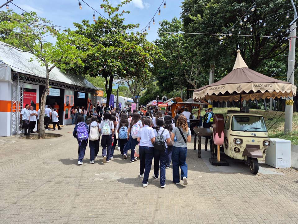 Imagen De Betulia a la Fiesta del Libro de Medellín COLEGIO