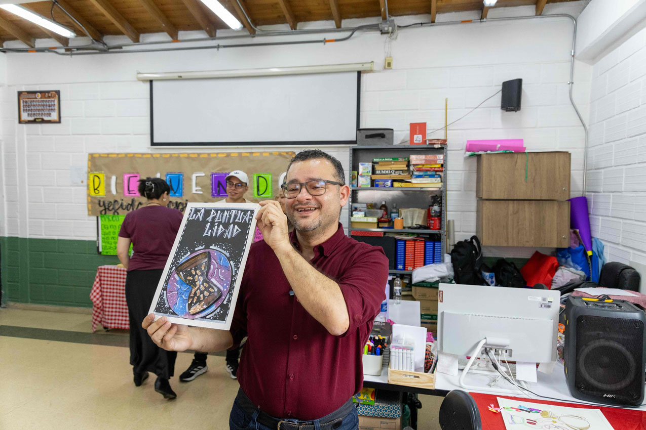 Imagen Escritores de poemas y ensayos visitaron a estudiantes 6