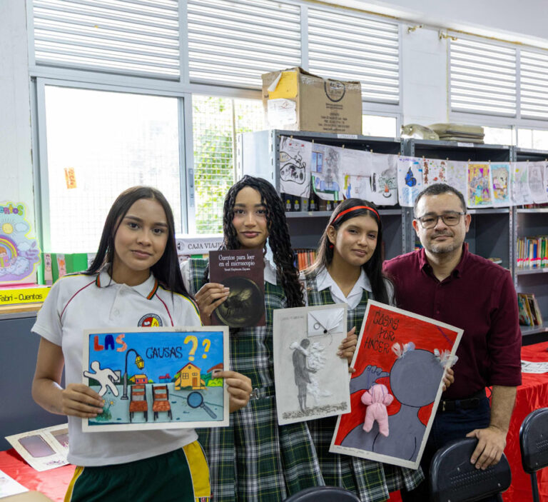 Imagen Escritores de poemas y ensayos visitaron a estudiantes PORTADA