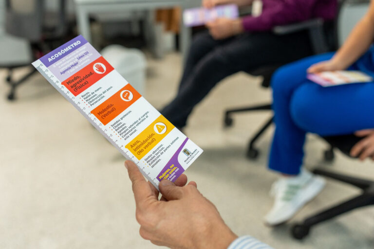 Imagen Medellín fortalece el acceso de las mujeres a información que transforma sus vidas (3)