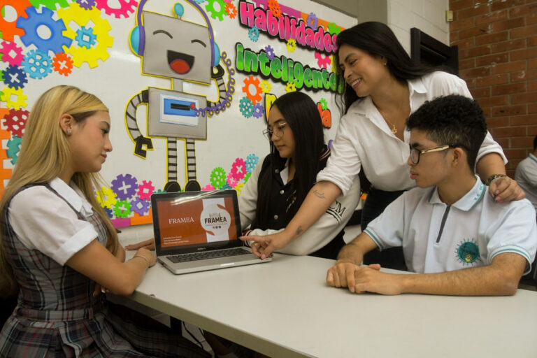 Imagen Medellín fortalece sus medias técnicas con enfoque en habilidades digitales (3)