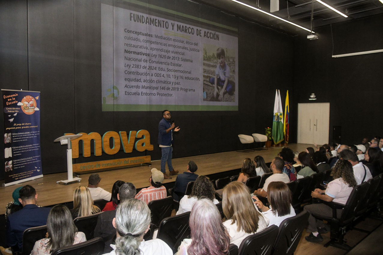Imagen Medellín reunió más de 300 docentes y directivos con experiencias que transforman la educación rural (2)