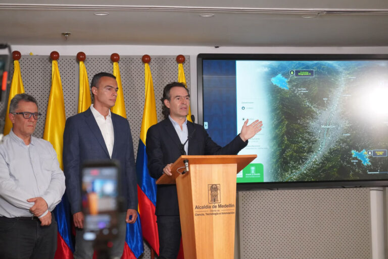 Imagen alcalde anunció levantamiento temporalmente del racionamiento de agua (3)