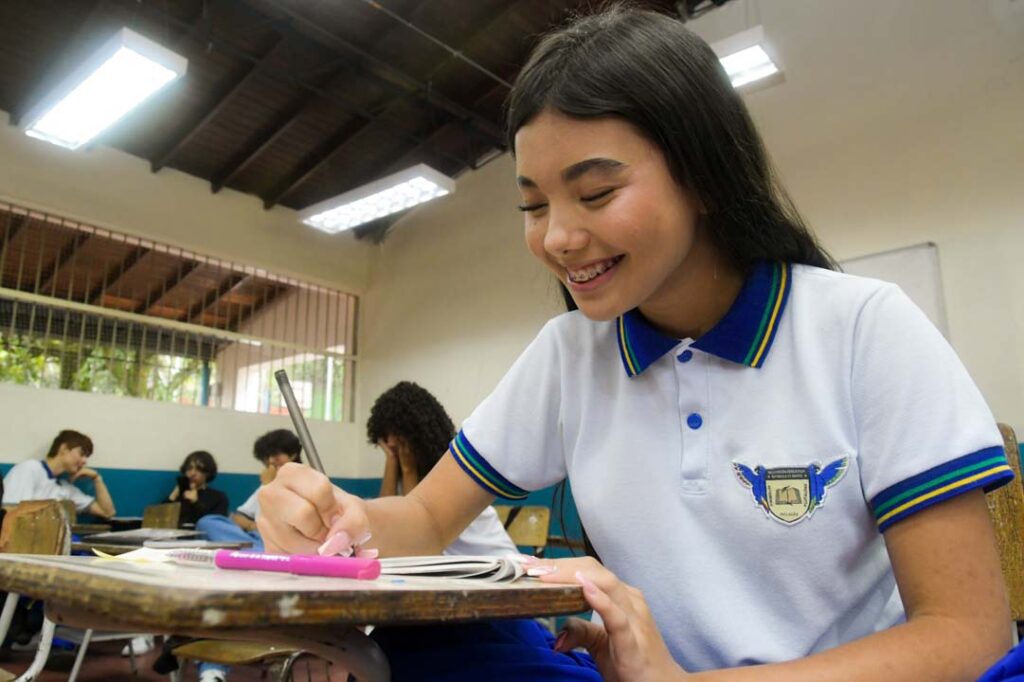 Estudiante Distrito Bilingüe Imagen apuesta por el bilingüismo