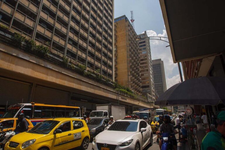 Imagen cambios en estacionamientos y movilidad para Medellín