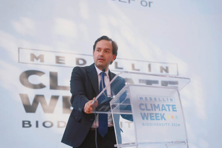 Imagen de Diego Mesa, director del Fondo para el Medio Ambiente Mundial, en un atril