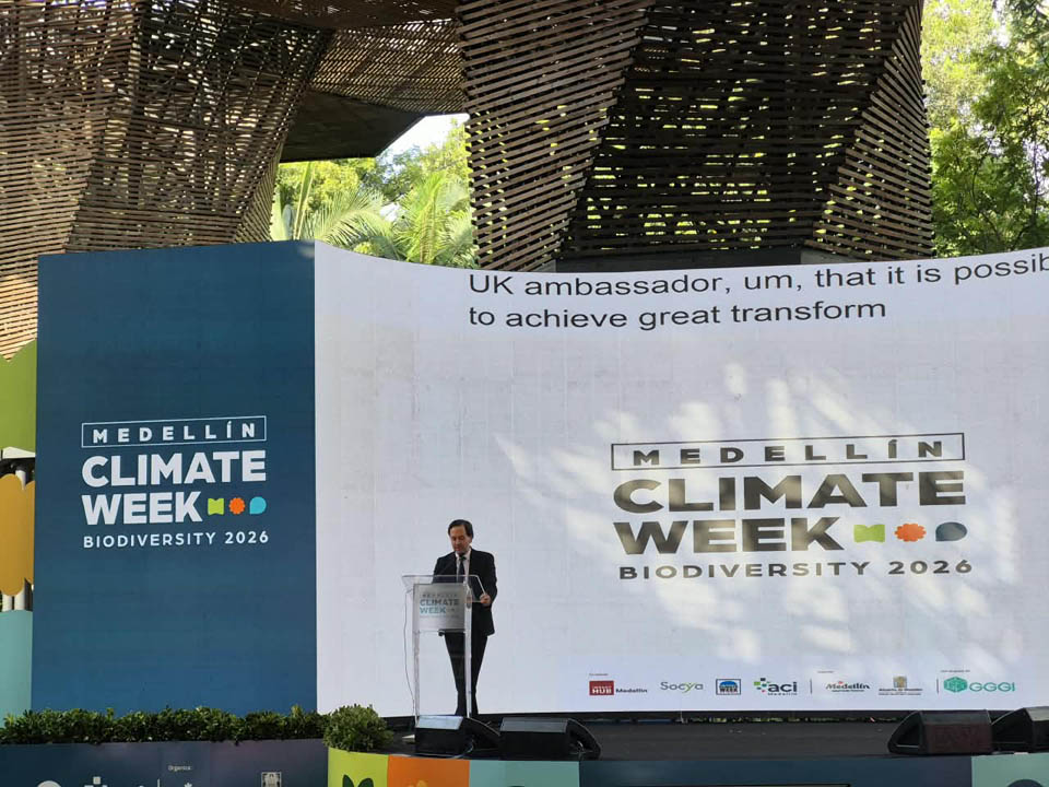 Diego Mesa, director del Fondo para el Medio Ambiente Mundial, exponiendo Imagen de Diego Mesa, director del Fondo para el Medio Ambiente Mundial, exponiendo