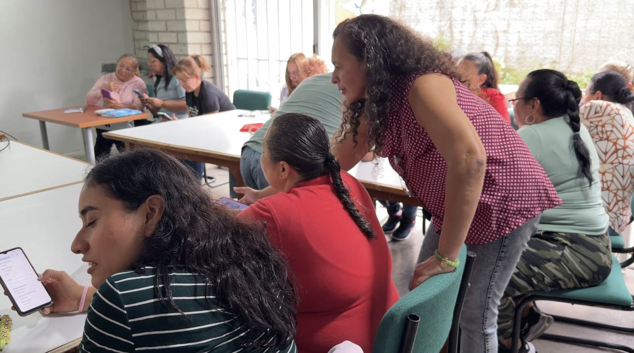 Imagen de Samirha Serrano Romero, gestora comunitaria con ciudadanos