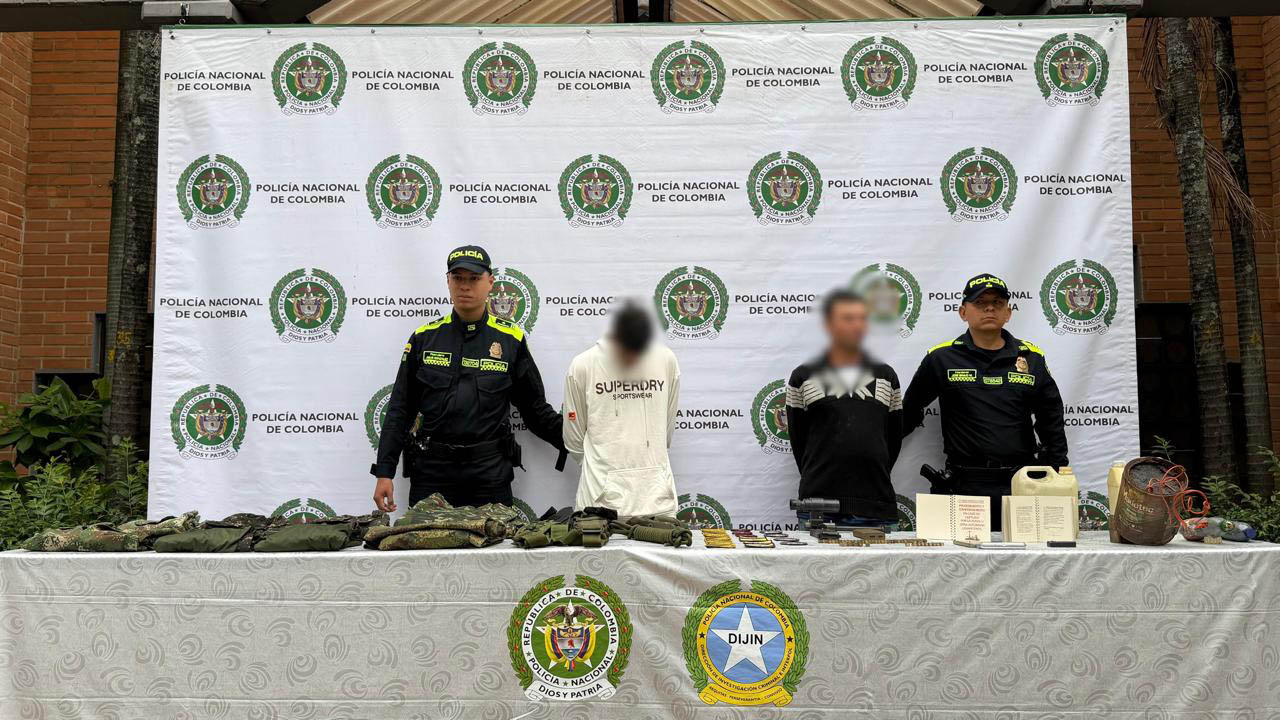 Imagen de capturados con policías