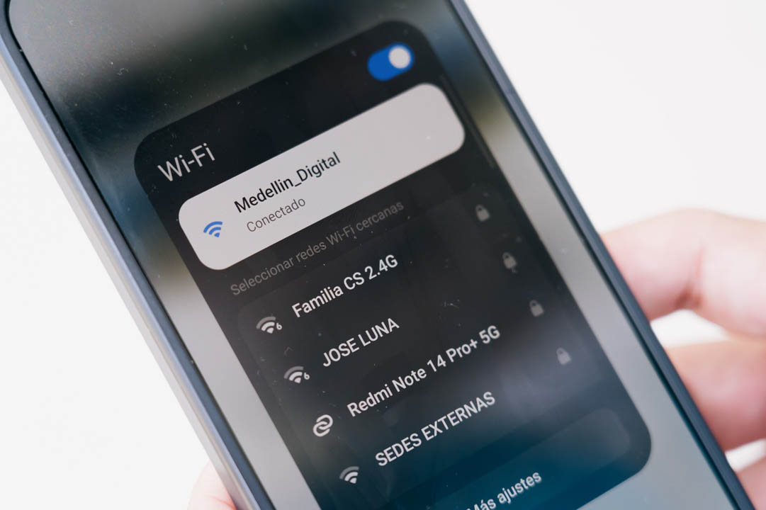 Imagen de celular conectado a wifi de Alcaldía