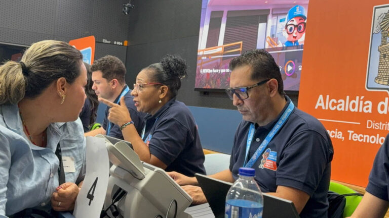 Imagen de panelista en un evento