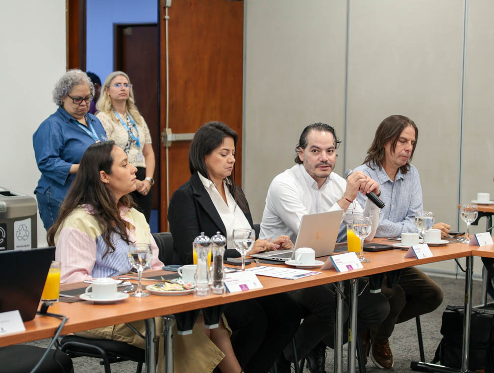 funcionarios en evento Imagen de funcionarios en evento
