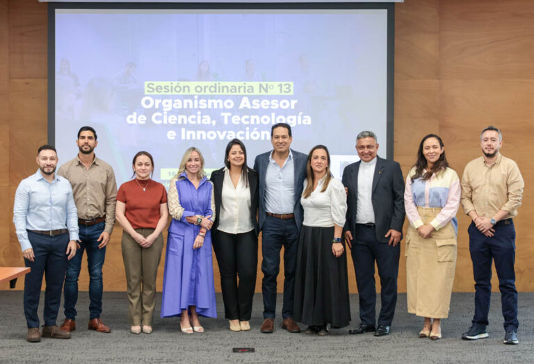 Imagen de funcionarios en evento