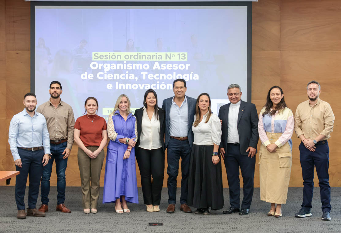Imagen de funcionarios en evento