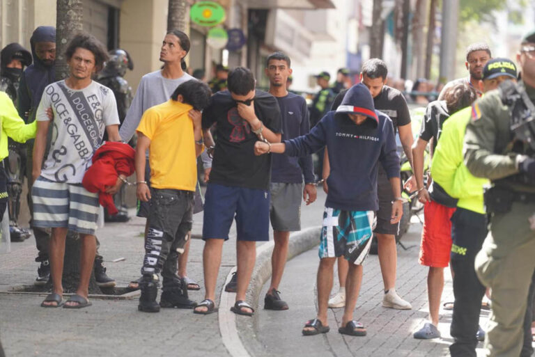 Imagen de grupo de capturados