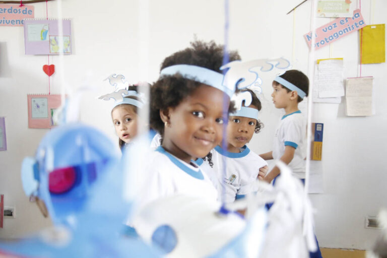 Imagen de niños de Buen Comienzo jugando