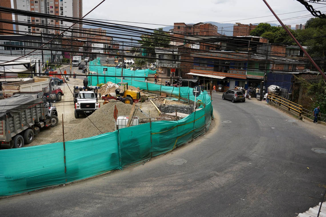 Imagen de obra de ampliación vial en San Antonio de Prado